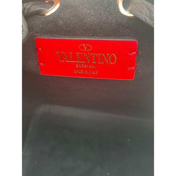 NEW VALENTINO BLACK GRAIN LEATHER ROCKSTUD BUCKET SHOULDER BAG PURSE NWT - Picture 13 of 14